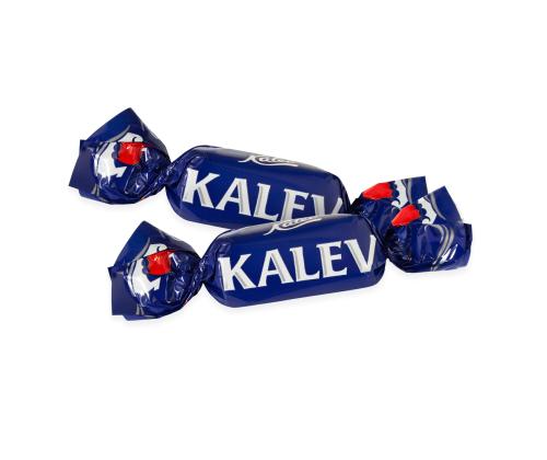 Pehme martsipanimaitselise täidisega pralineekomm Kalev on juba aastast 1945 kuulunud Kalevi kommide sortimenti. Heledat ja mahlast kommisisu katab ehe šokolaadiglasuur, mis muudab maiuse tõeliselt hõrguks.