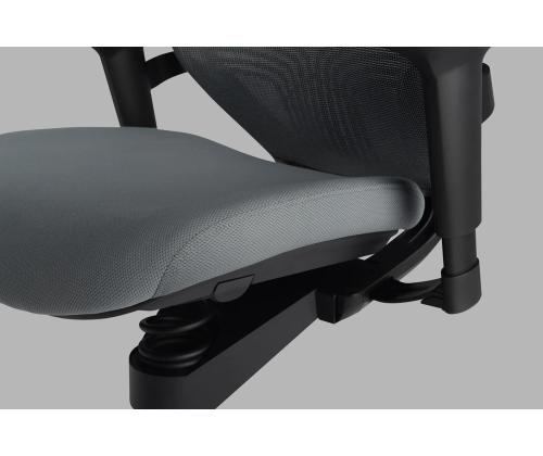 Kontoritool EVORA  Plus aktiivtöötool must peatoega