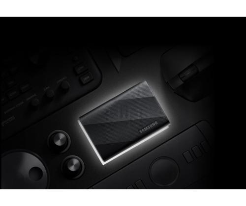 External SSD SAMSUNG T9 2TB USB 3.2 Write speed 1950 MBytes/sec Read speed 2000 MBytes/sec MU...