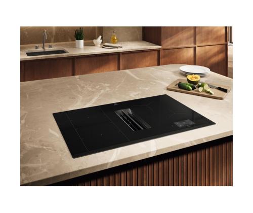 Electrolux 900 XT SensePro, laius 80 cm, must - Integreeritav pliidiplaat õhupuhastiga