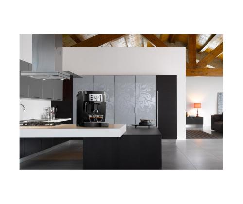 DeLonghi Magnifica S, must - Espressomasin